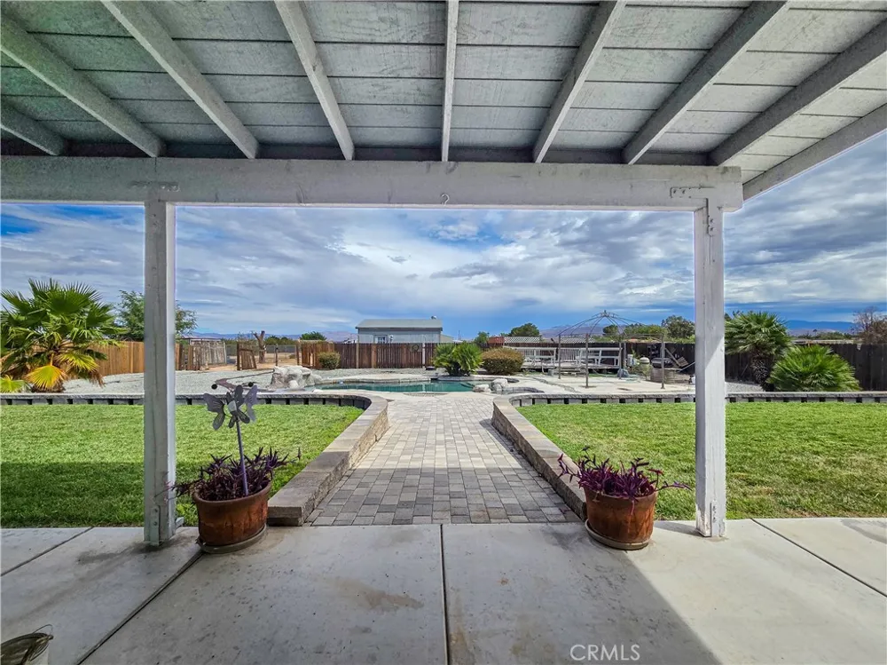 11043 Pinon Avenue Hesperia, CA 92345
