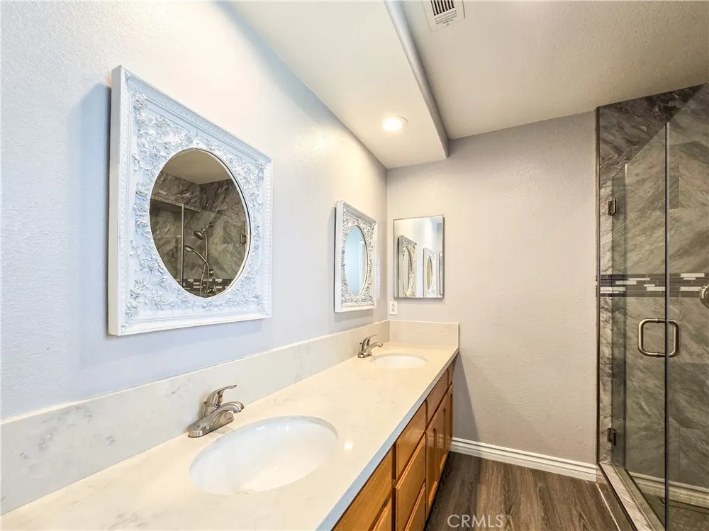 11043 Pinon Avenue Hesperia, CA 92345