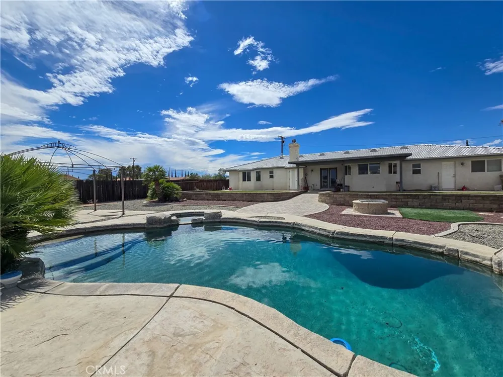 11043 Pinon Avenue Hesperia, CA 92345