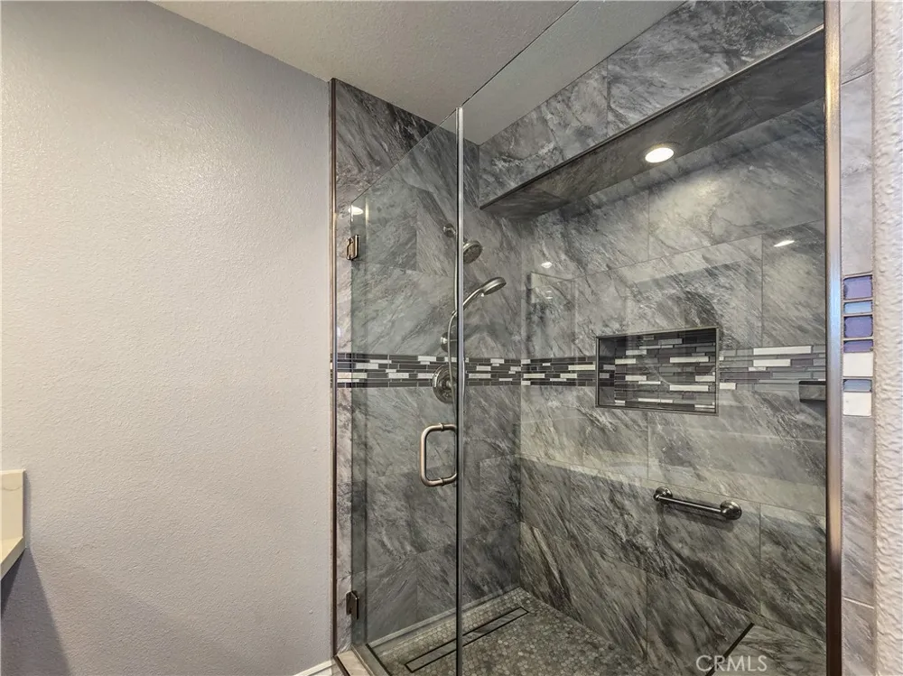 11043 Pinon Avenue Hesperia, CA 92345
