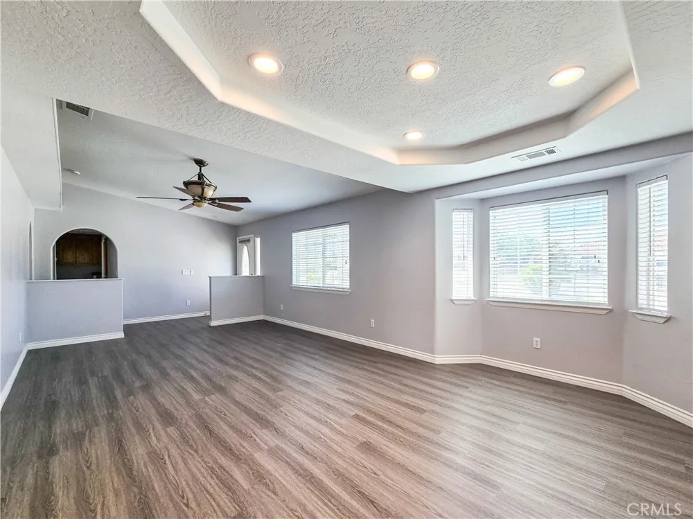 11043 Pinon Avenue Hesperia, CA 92345
