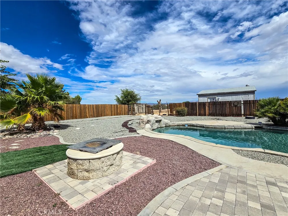 11043 Pinon Avenue Hesperia, CA 92345