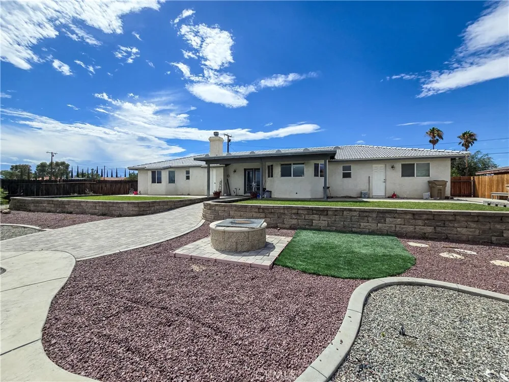 11043 Pinon Avenue Hesperia, CA 92345