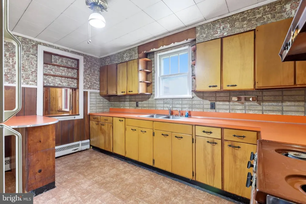 1033 WALT ROAD Pennsburg, PA 18073