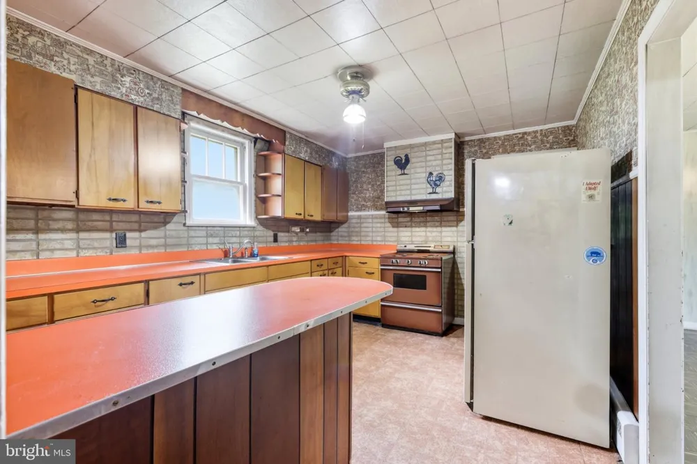 1033 WALT ROAD Pennsburg, PA 18073