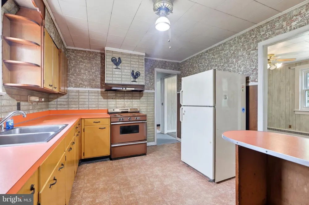 1033 WALT ROAD Pennsburg, PA 18073