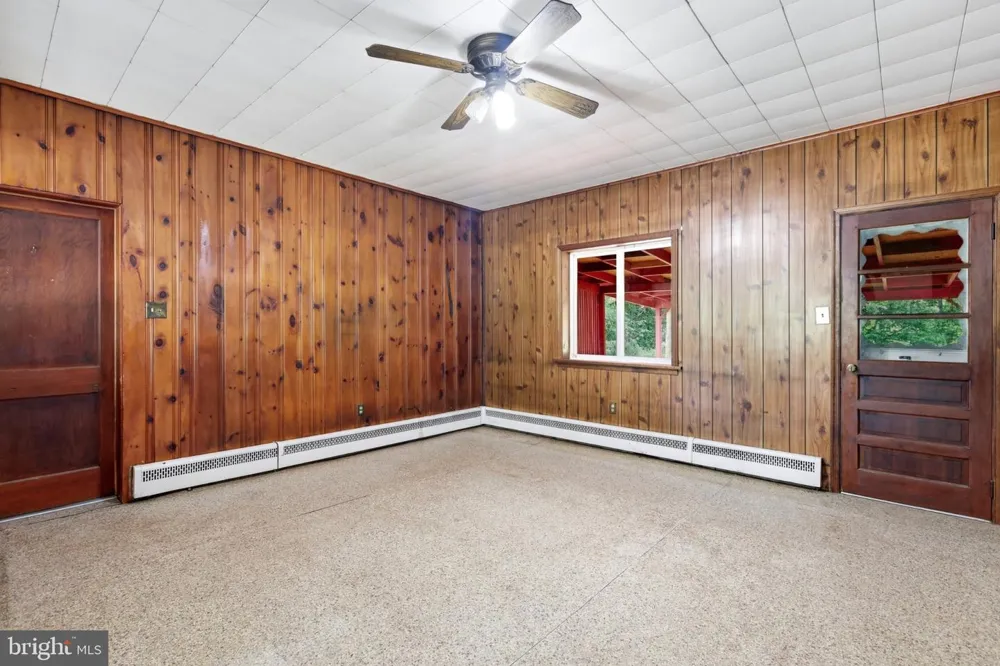 1033 WALT ROAD Pennsburg, PA 18073
