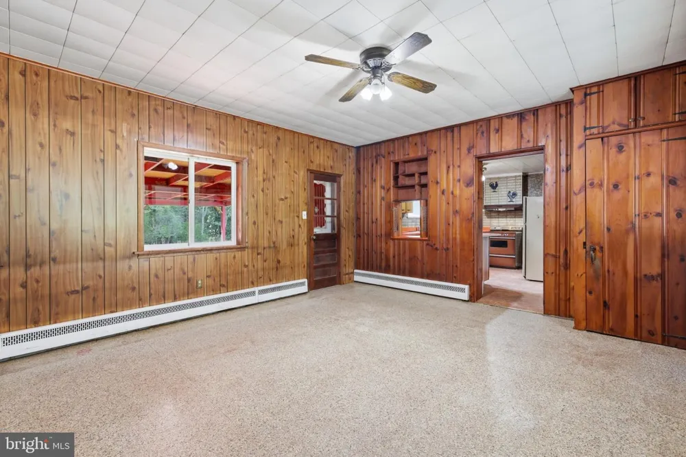 1033 WALT ROAD Pennsburg, PA 18073
