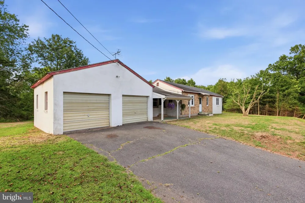 1033 WALT ROAD Pennsburg, PA 18073