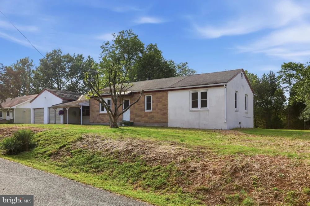 1033 WALT ROAD Pennsburg, PA 18073