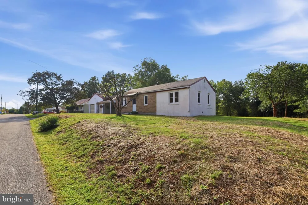 1033 WALT ROAD Pennsburg, PA 18073