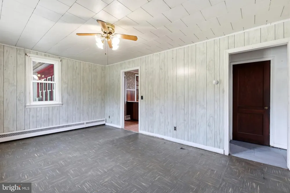 1033 WALT ROAD Pennsburg, PA 18073