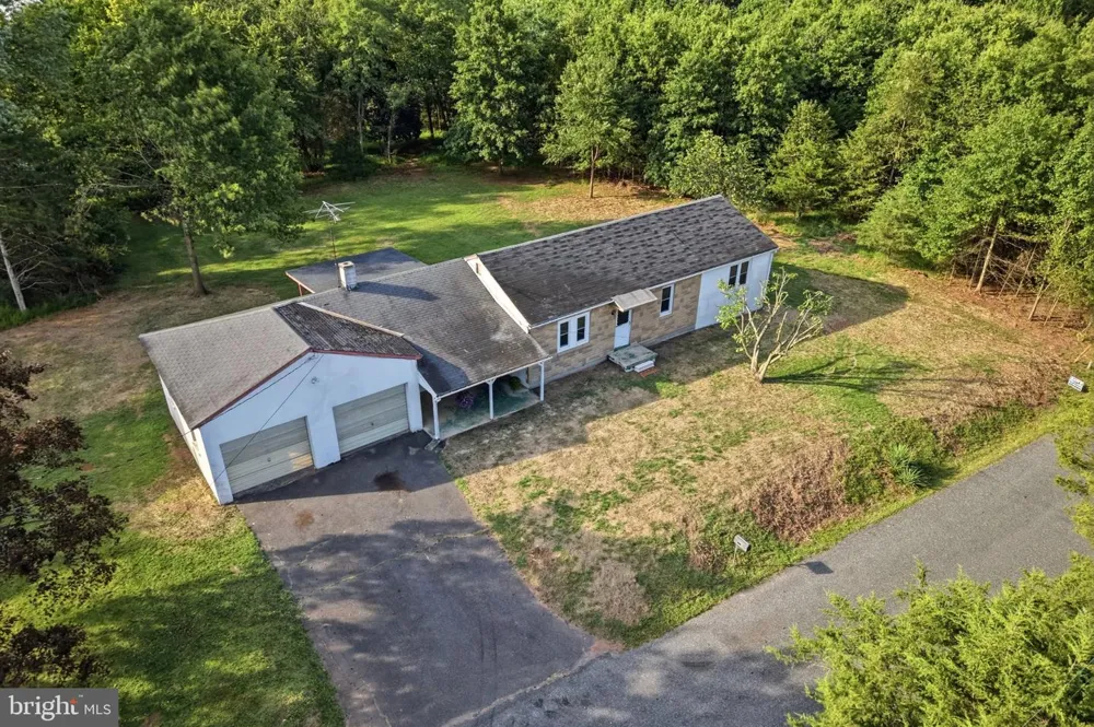1033 WALT ROAD Pennsburg, PA 18073