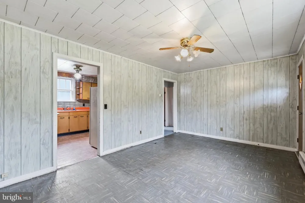 1033 WALT ROAD Pennsburg, PA 18073