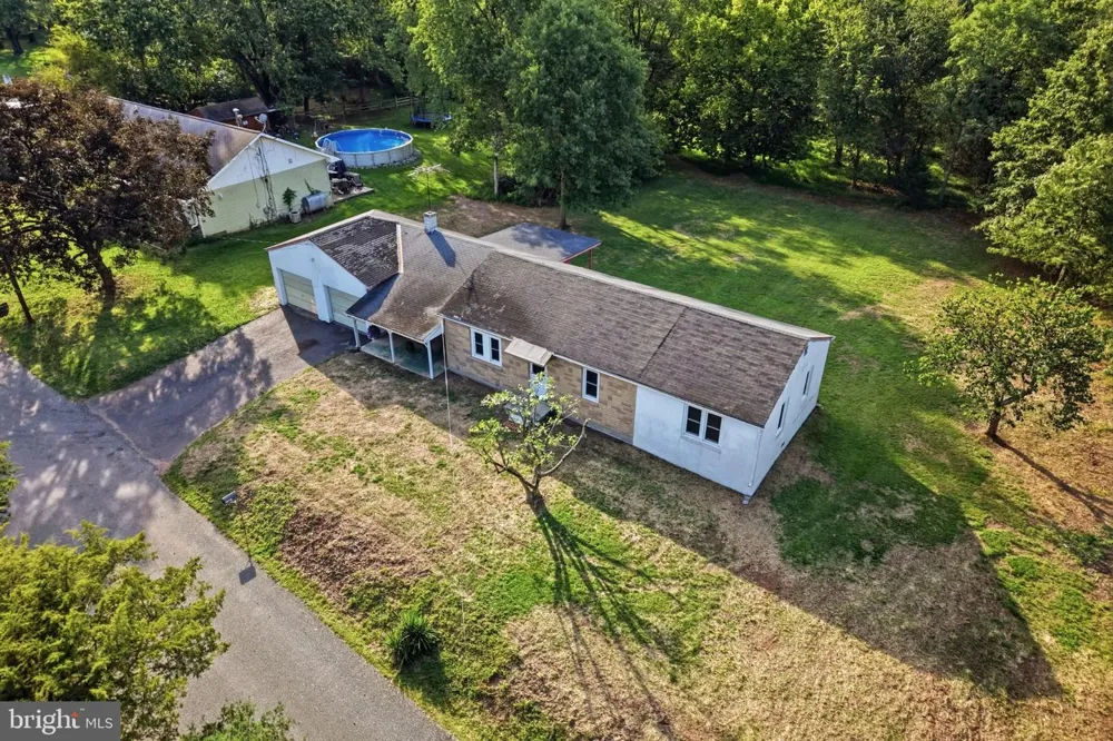 1033 WALT ROAD Pennsburg, PA 18073