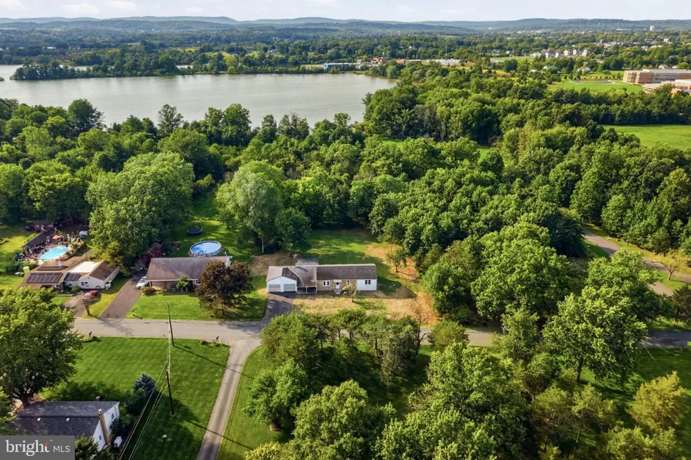 1033 WALT ROAD Pennsburg, PA 18073