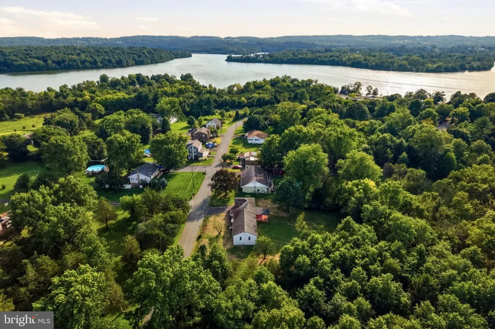 1033 WALT ROAD Pennsburg, PA 18073