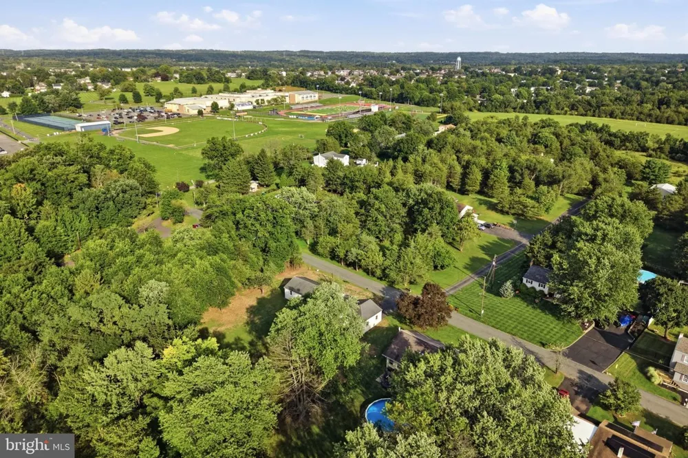 1033 WALT ROAD Pennsburg, PA 18073