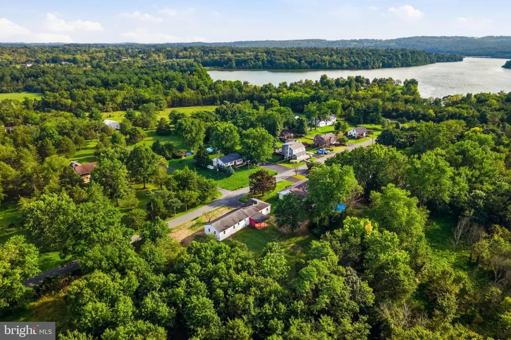 1033 WALT ROAD Pennsburg, PA 18073
