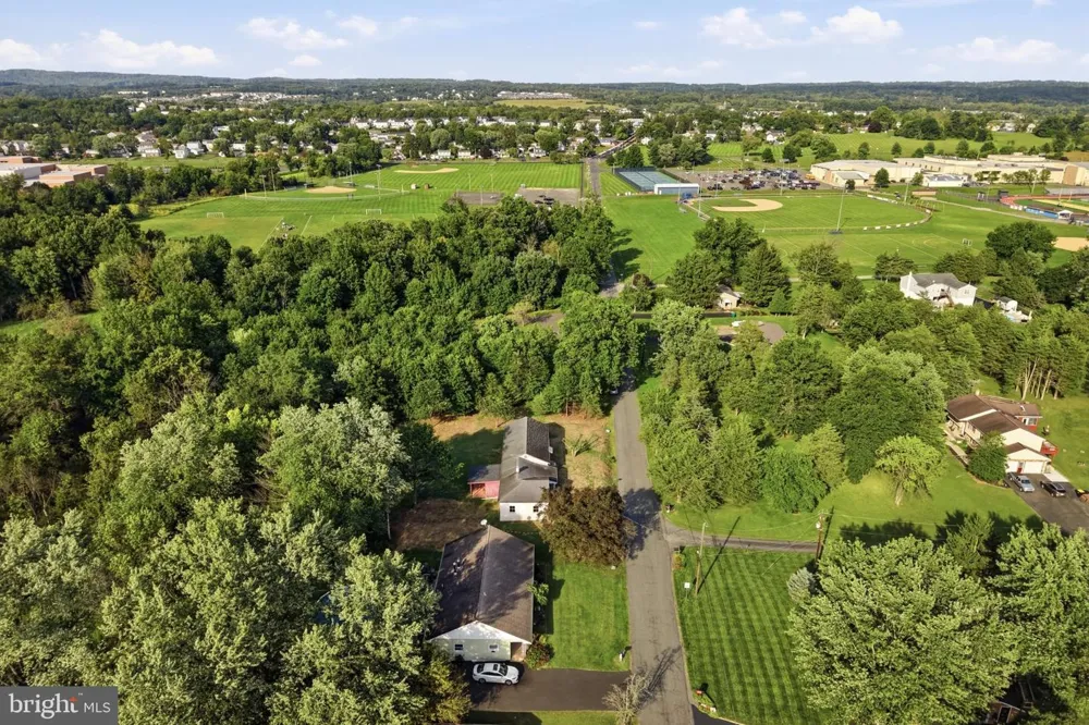 1033 WALT ROAD Pennsburg, PA 18073