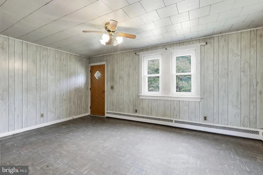 1033 WALT ROAD Pennsburg, PA 18073