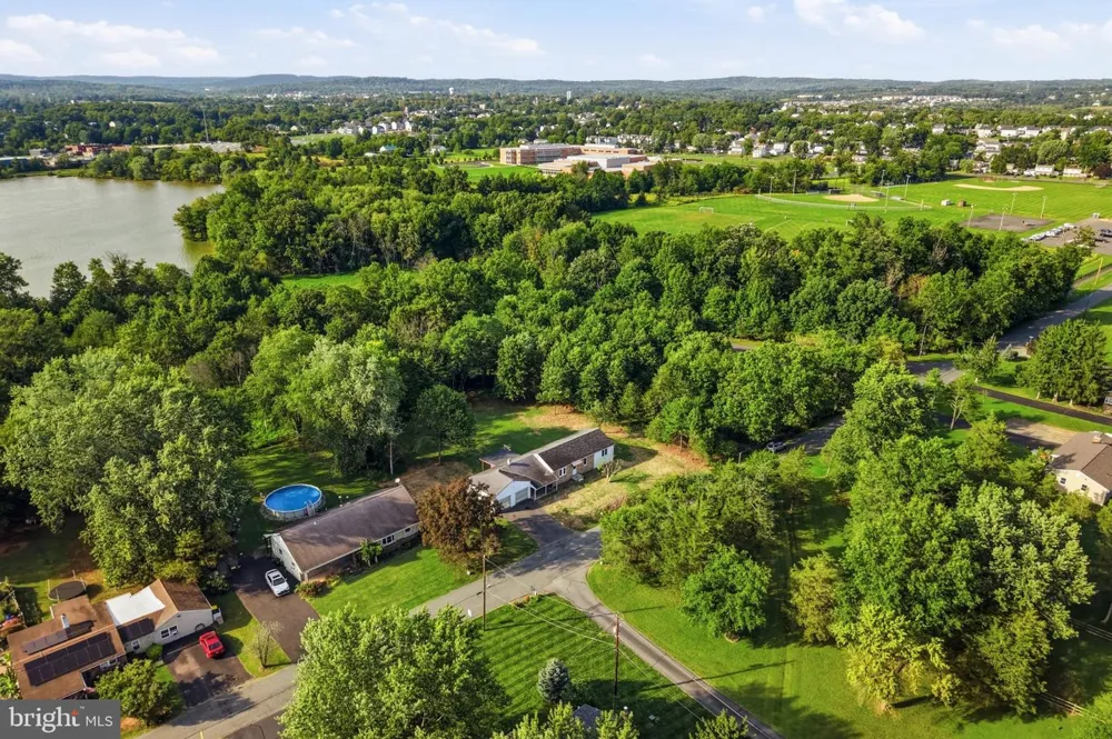 1033 WALT ROAD Pennsburg, PA 18073