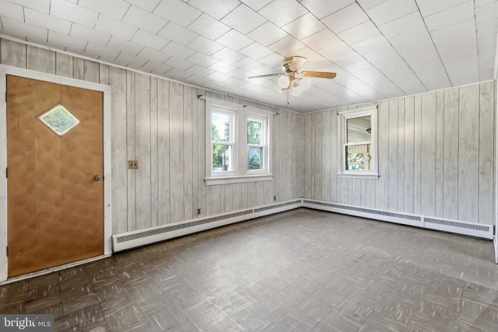 1033 WALT ROAD Pennsburg, PA 18073