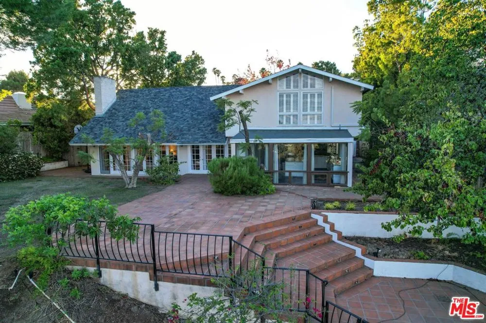 2527 Banyan Drive Los Angeles, CA 90049