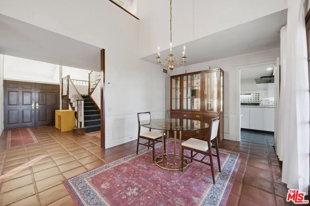 2527 Banyan Drive Los Angeles, CA 90049