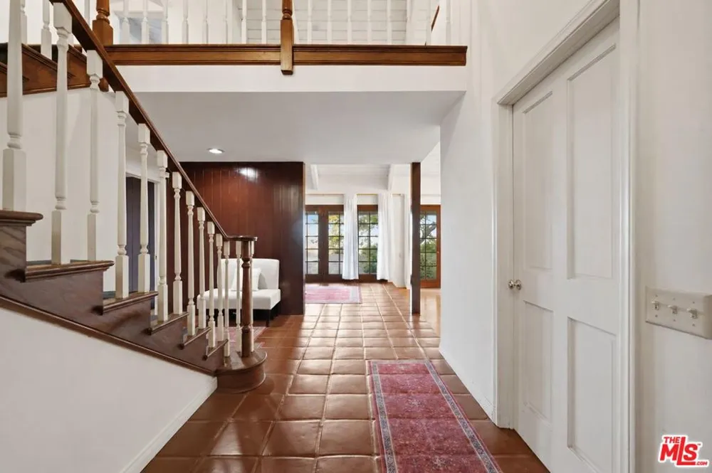 2527 Banyan Drive Los Angeles, CA 90049