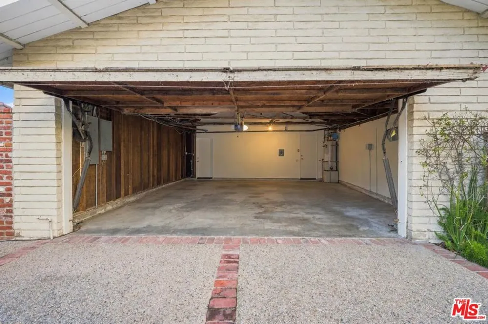 2527 Banyan Drive Los Angeles, CA 90049