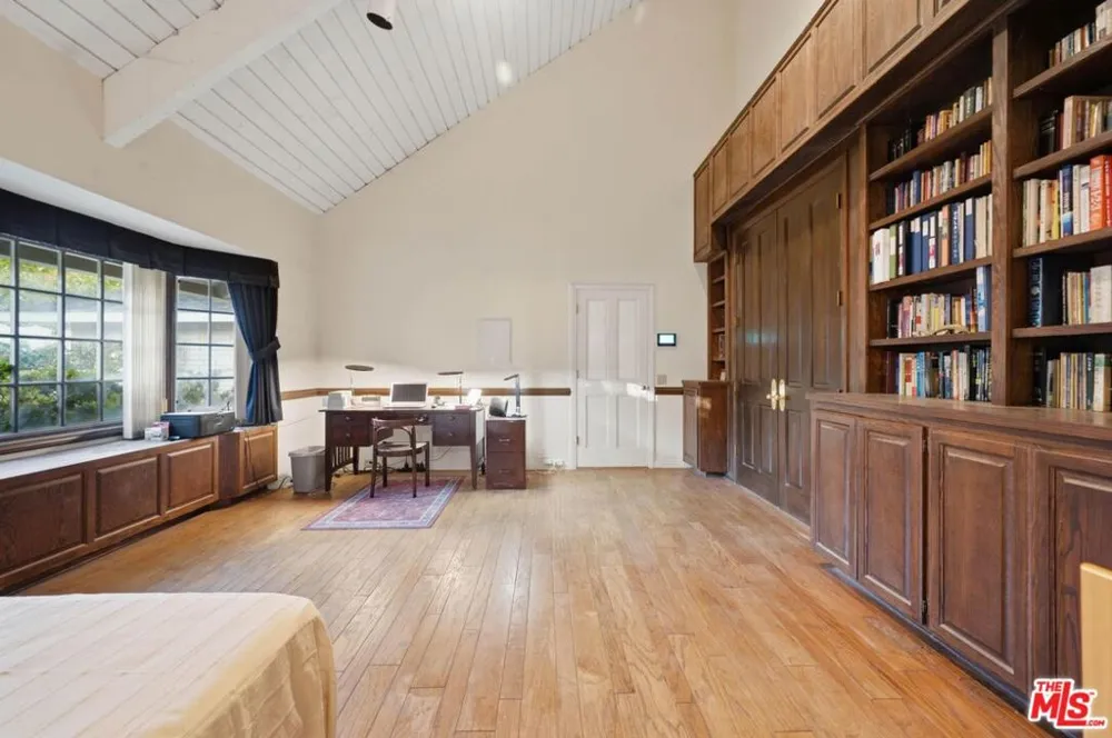 2527 Banyan Drive Los Angeles, CA 90049