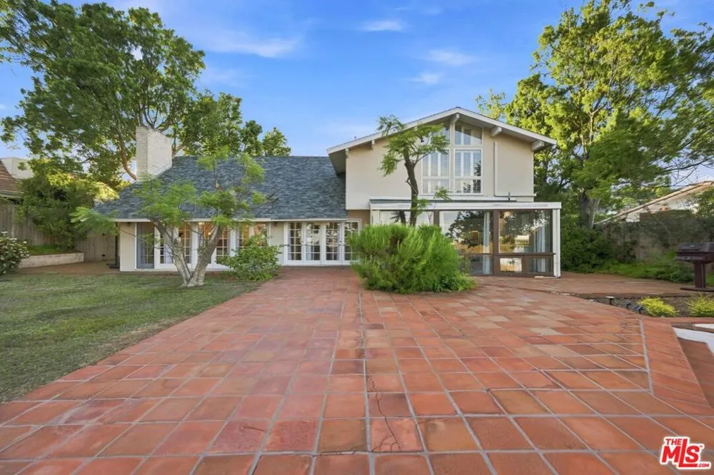 2527 Banyan Drive Los Angeles, CA 90049