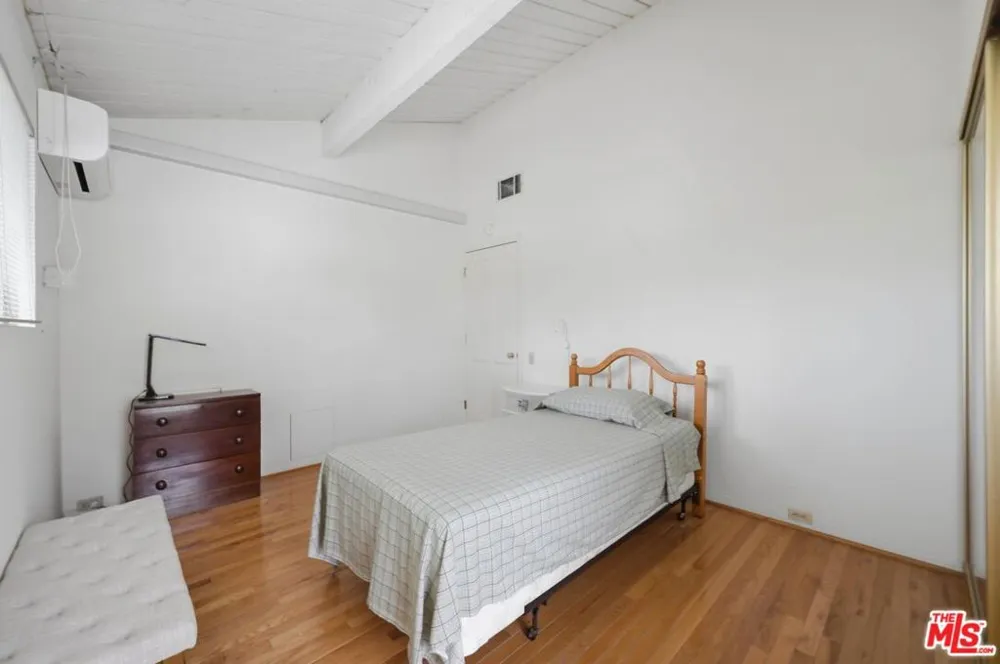 2527 Banyan Drive Los Angeles, CA 90049