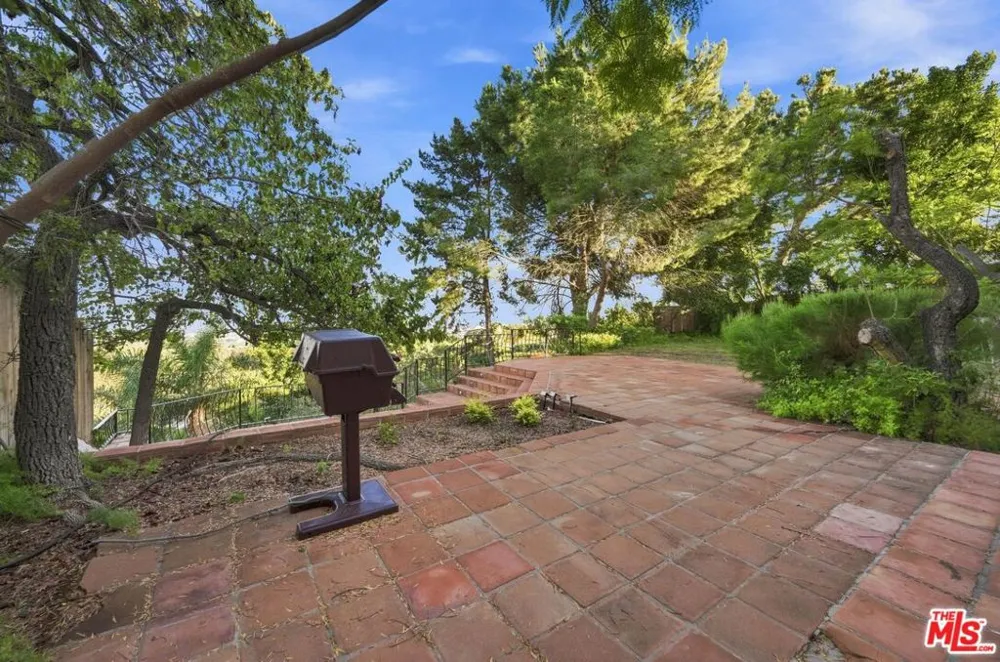 2527 Banyan Drive Los Angeles, CA 90049