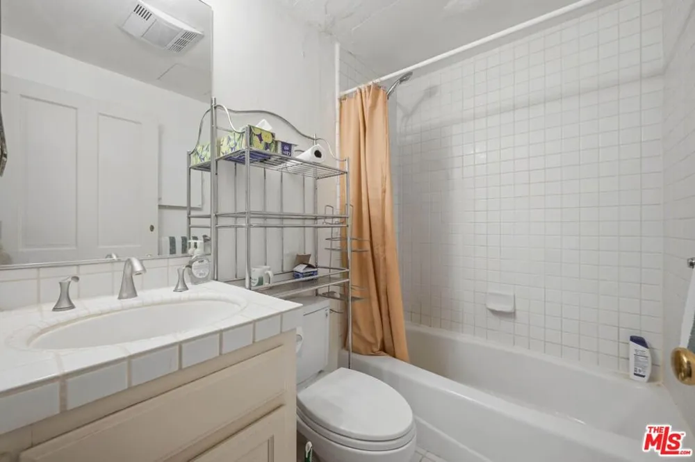 2527 Banyan Drive Los Angeles, CA 90049
