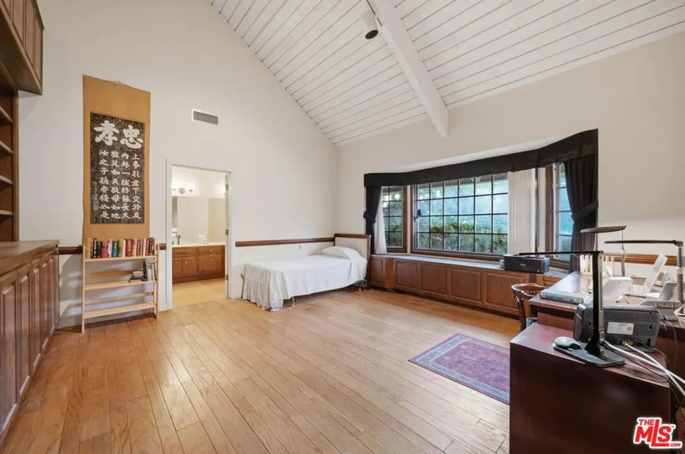 2527 Banyan Drive Los Angeles, CA 90049