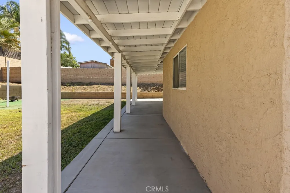 15670 Jackson Fontana, CA 92336