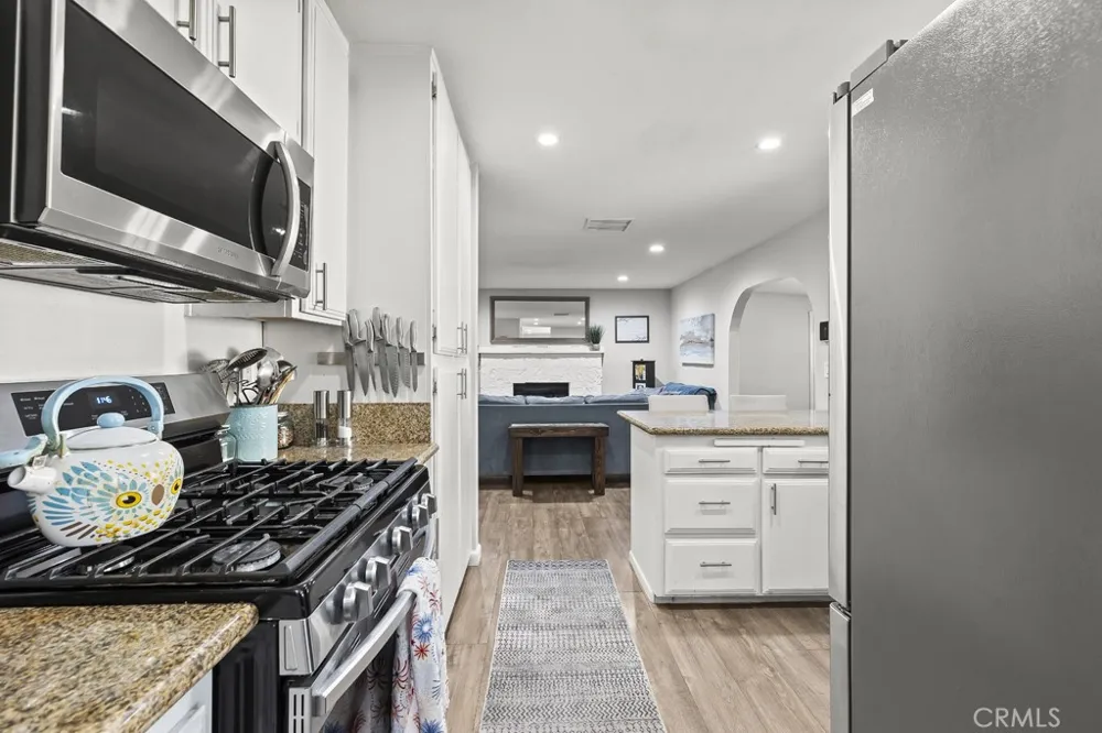 15670 Jackson Fontana, CA 92336