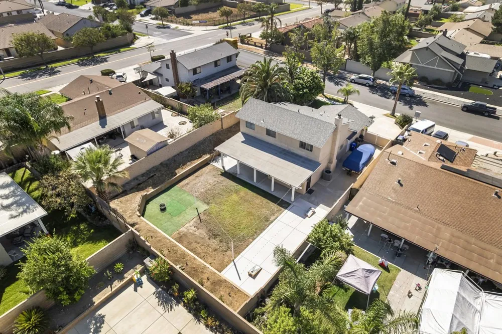 15670 Jackson Fontana, CA 92336