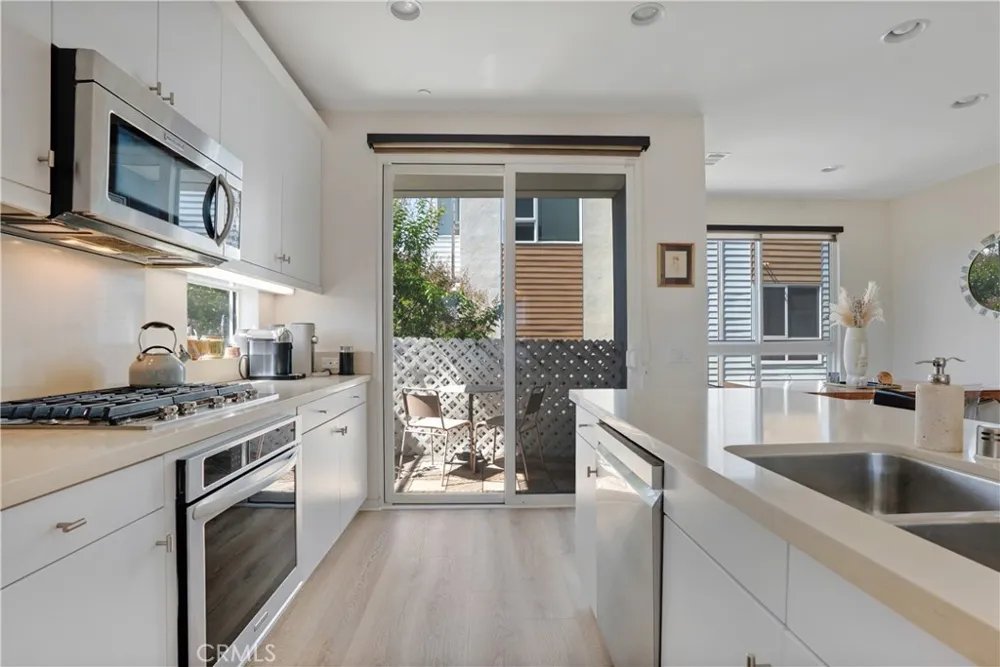 5640 Observation Los Angeles, CA 90028