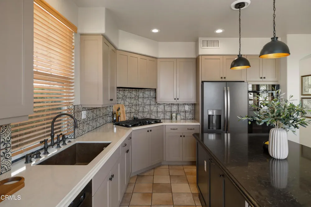 710 W Owen Court Altadena, CA 91001