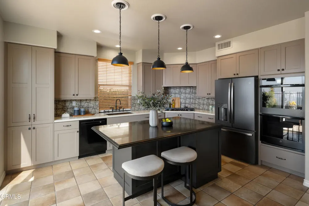710 W Owen Court Altadena, CA 91001