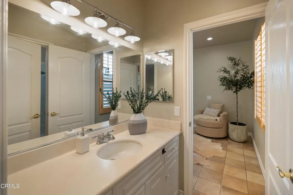 710 W Owen Court Altadena, CA 91001