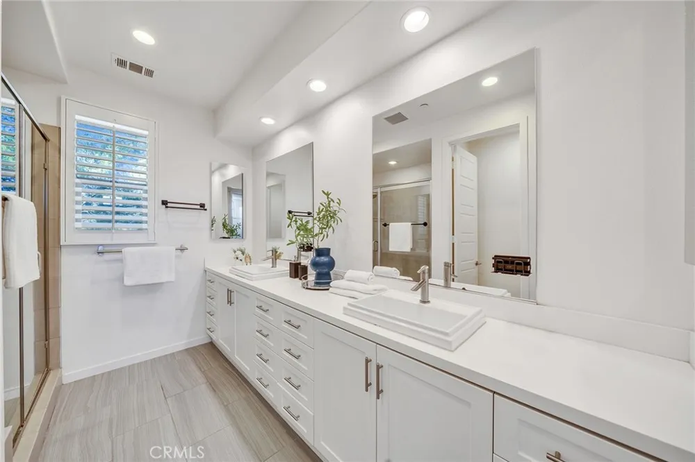 182 Finch Lake Forest, CA 92630