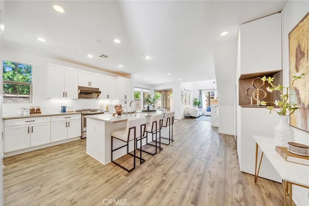 182 Finch Lake Forest, CA 92630