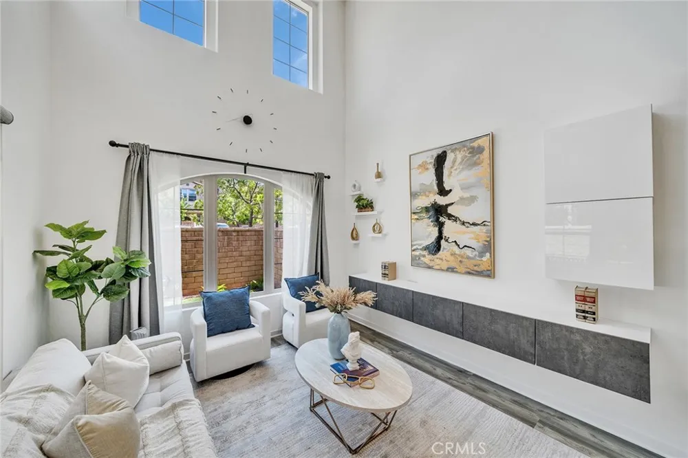 182 Finch Lake Forest, CA 92630