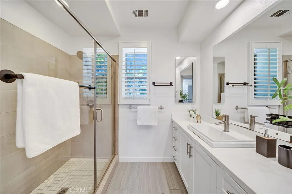 182 Finch Lake Forest, CA 92630