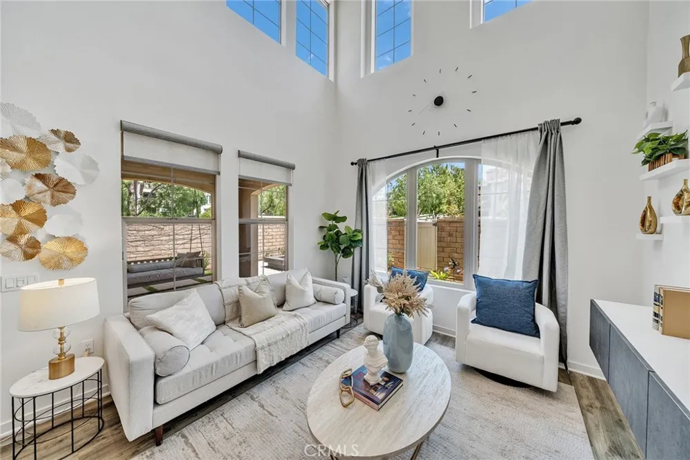 182 Finch Lake Forest, CA 92630