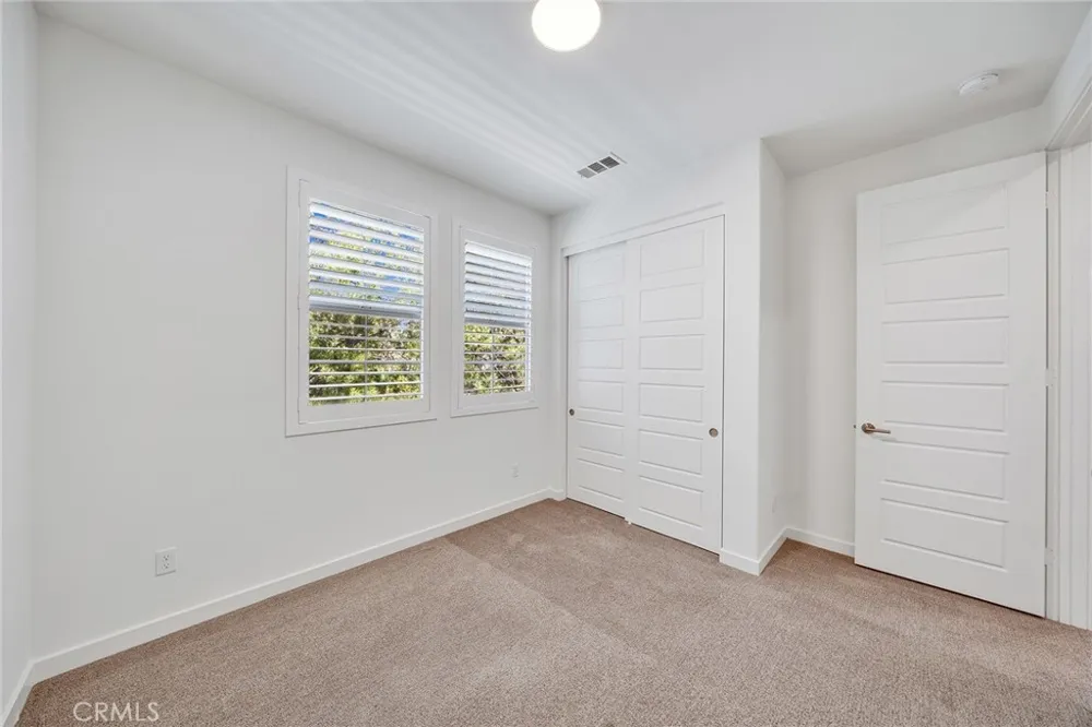 182 Finch Lake Forest, CA 92630